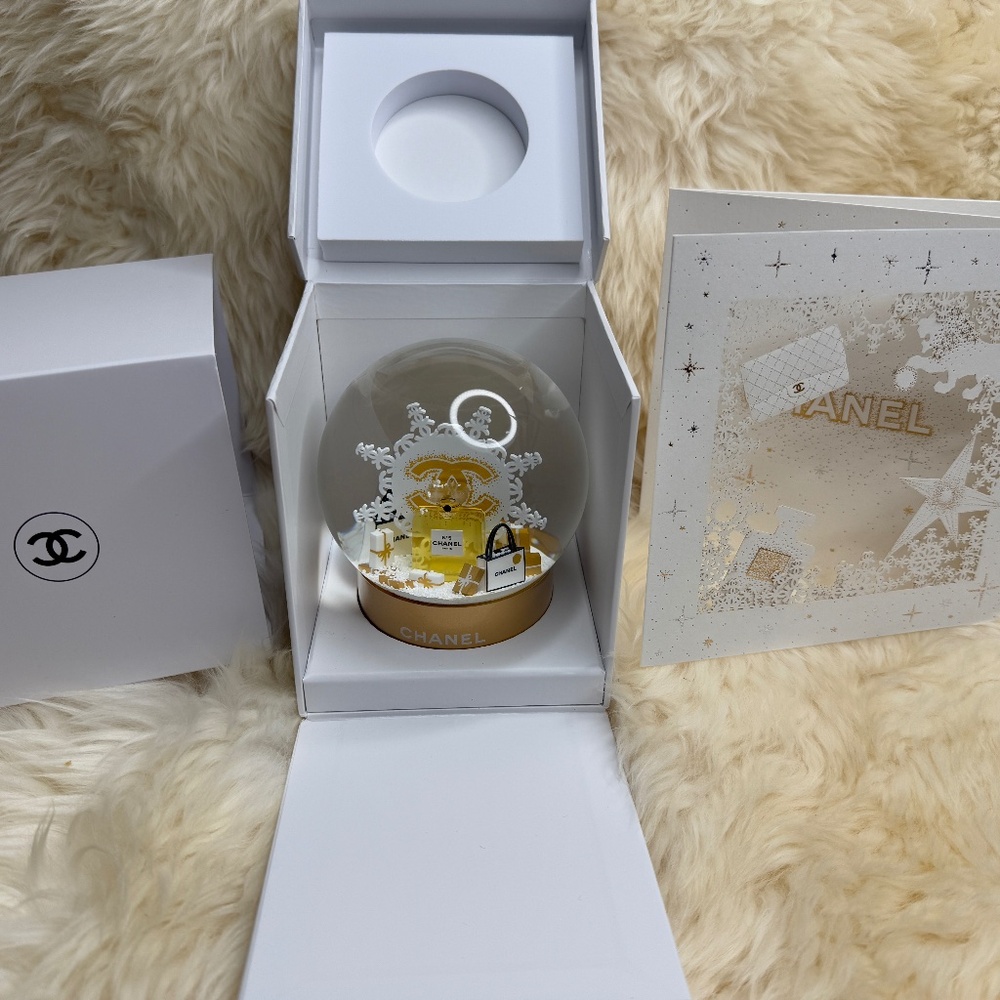 NEW Chanel 2024 Holiday Snow Globe And Holiday Card